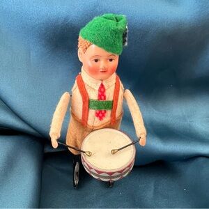 SCHUCO GERMAN BAVARIAN DRUMMER BOY TIN WIND-UP TOY embossed